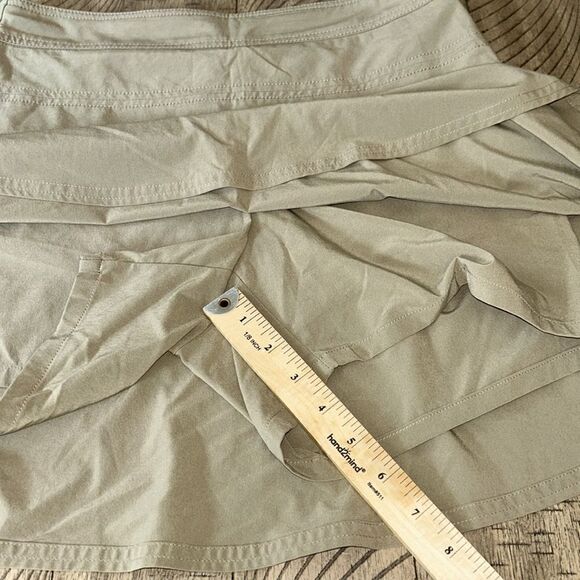 Athleta Active Skort 🎾 ⛳️ 🏝️ Security pocket in back. Great for travel 🧳 ✈️ - Picture 9 of 17